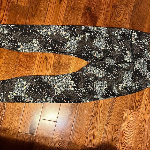 Sz 8 Lululemon Leggings - Picture 1 of 2